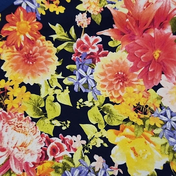 Forever 21 Contemporary Floral Top - Picture 6 of 12